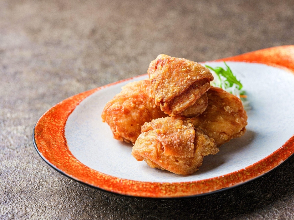 伝統の唐揚げ/極上の塩唐揚げ：8個 1,250円（税込）