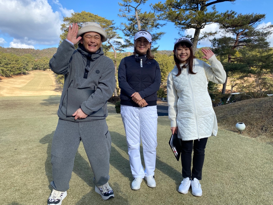 左から遠藤章造(ココリコ)・佐伯三貴プロ・吉岡 麗(HOMEアナウンサー)