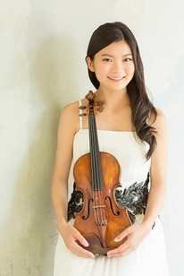 ソリスト：土岐 祐奈(写真)
