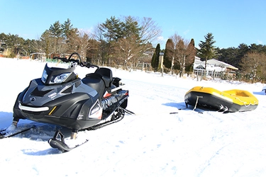 富士山の麓で雪遊び！冬季限定アトラクション「雪遊び場」オープン！【富士すばるランド】