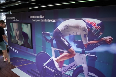 「Flom pros to all athletes.」とあり、今までトッププロにのみ提供されてきた特別なパーツを、市販化に盛り込んでいることが伺える。