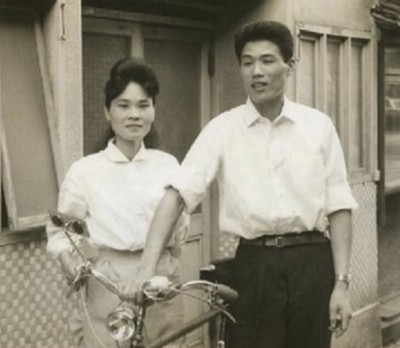 左から岡村ナヲ子、岡村恭行