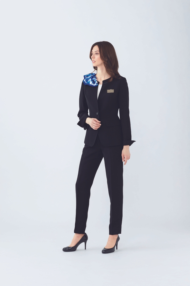 シルキーモニカストレッチ ノーカラージャケット・テーパードパンツ