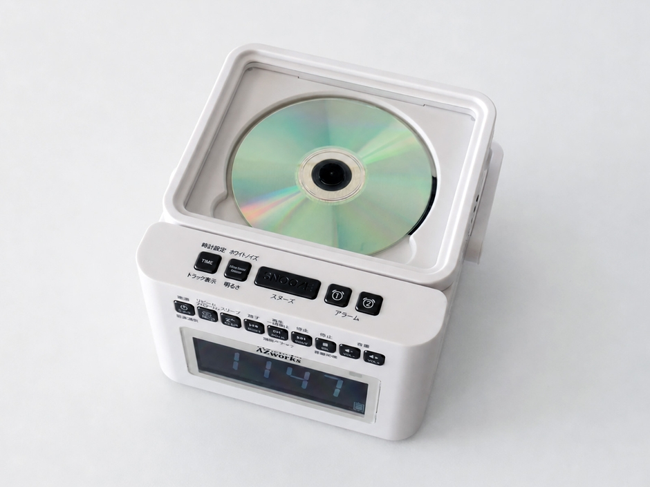 大切なCDを、音だけでなく目でも楽しめる透明窓を採用
