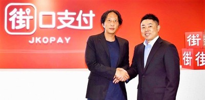 写真左：JKOPAY CEO　胡亦嘉(Kevin)氏、右：ニッポンプラットフォーム 代表取締役社長 兼 CEO　高木 純 