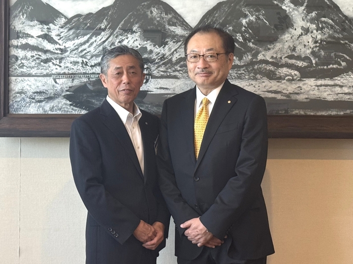 左)香春町・鶴我町長