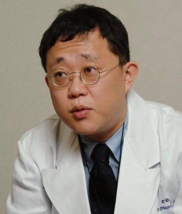 元佐賀大医学部 危機管理医学講座教授 医学博士 奥村 徹氏