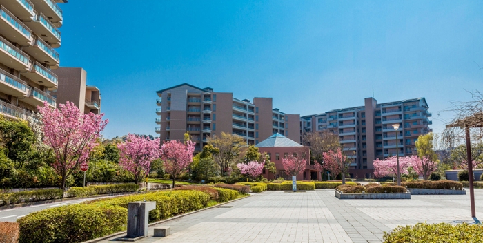 「コモンヒルズ安針台」の街並み