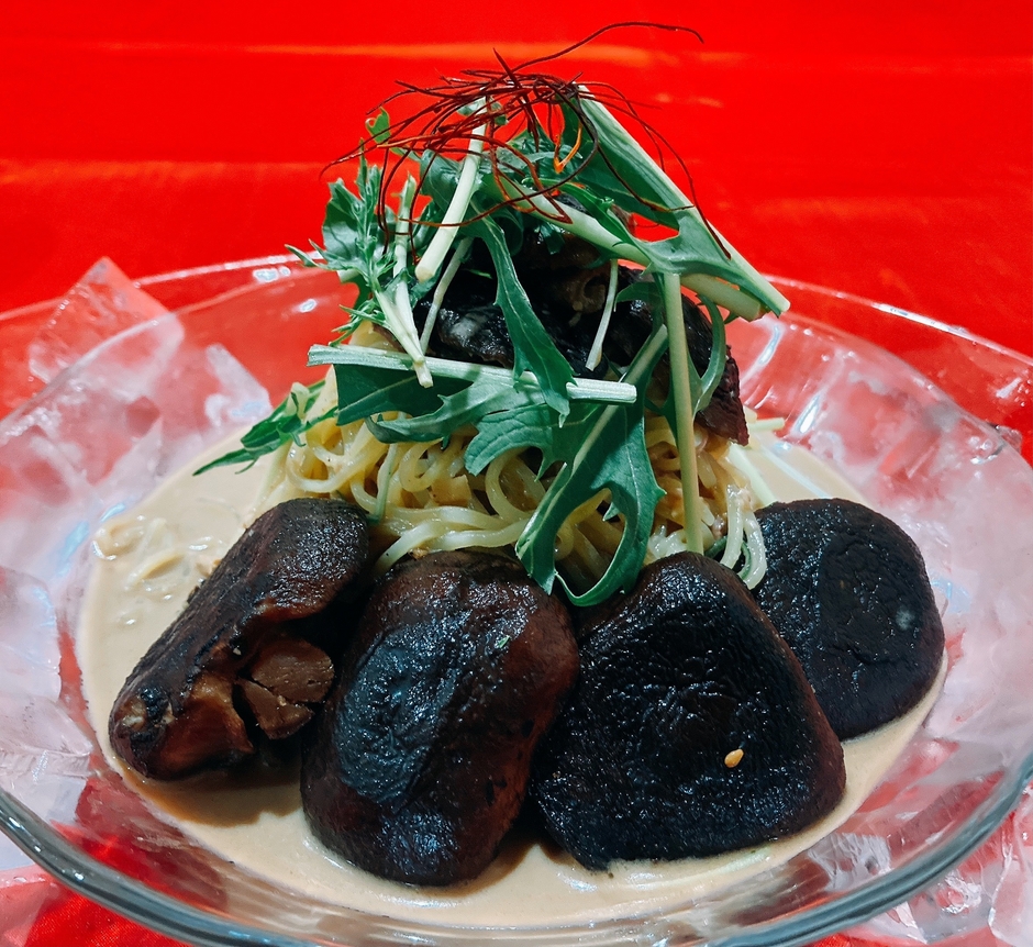 原木しいたけの冷やしめん(ごまだれ)