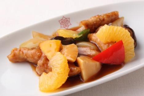 近大柑橘と和豚もちぶたの爽やかフルーツ酢豚