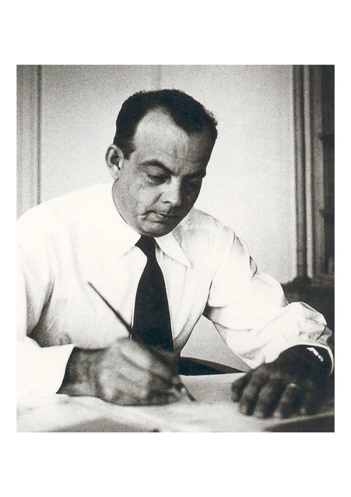 廃兵院の裏手にあったオフィスで書き物をするサン=テグジュペリ