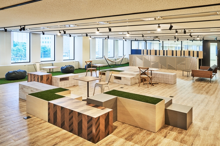 FREE SPACE / 芝生AREA / CAFE