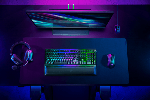 左から:Razer BlackShark V2 Pro、Razer BlackWidow V3 Pro、Razer DeathAdder V2 Pro