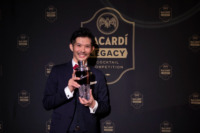 優勝した岡沼 弘泰氏( SHADOW BAR )