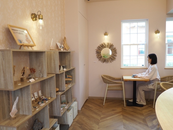 ▲海とアートに包まれた優雅なカフェタイム