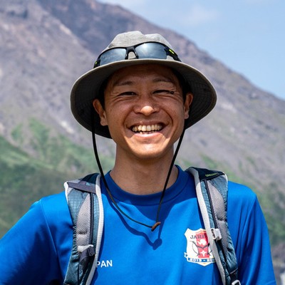 大岩根 尚氏