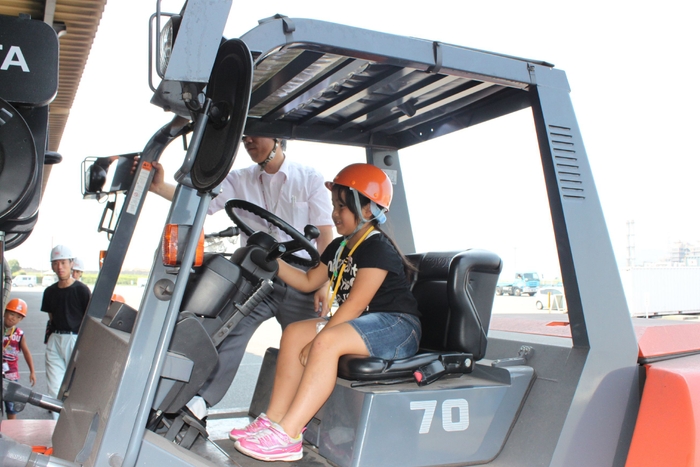 フォークリフトに乗車体験！