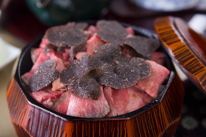 ローストビーフひつまぶしトリュフ掛け