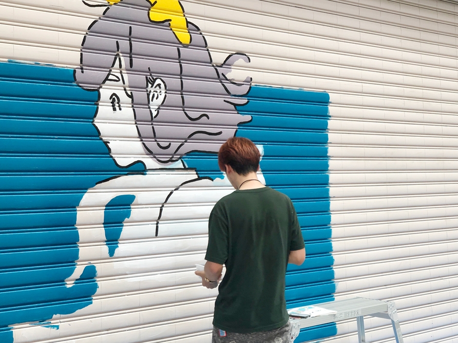 松本真之さん 制作の様子 @楽々本舗新長田本店