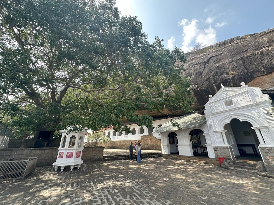 世界遺産のダンブッラの石窟寺院