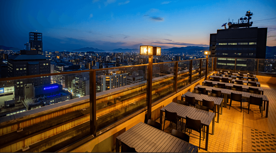 夕暮れに染まる絶景とともに楽しむひと時