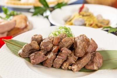 <ライブキッチン>牛フィレ肉の一口ステーキ ステーキソース