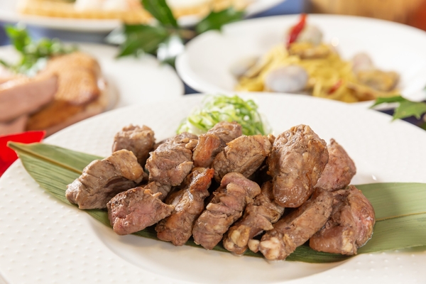 <ライブキッチン>牛フィレ肉の一口ステーキ ステーキソース