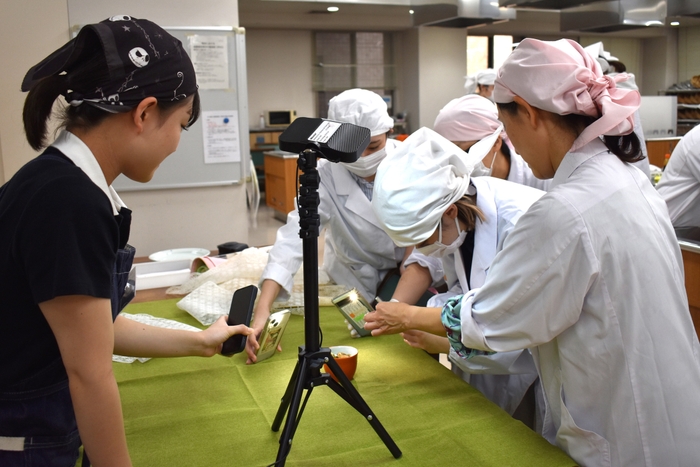 撮影も学生が行いました