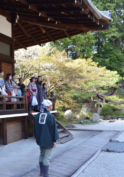 プレミアム拝観 ご案内風景