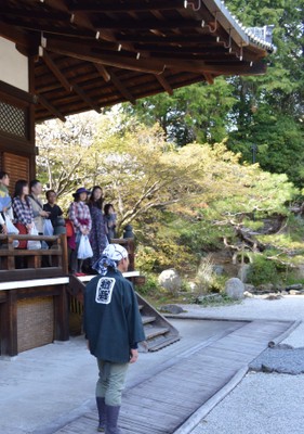 プレミアム拝観 ご案内風景