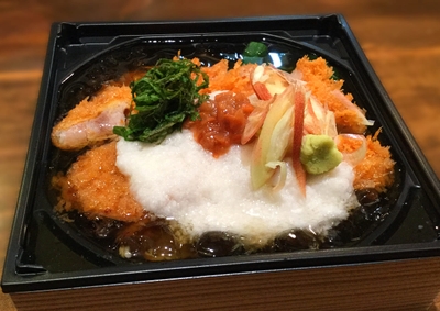 とろろ、薬味を載せて完成です