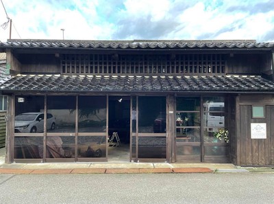 解体寸前の元商家の建物　写真