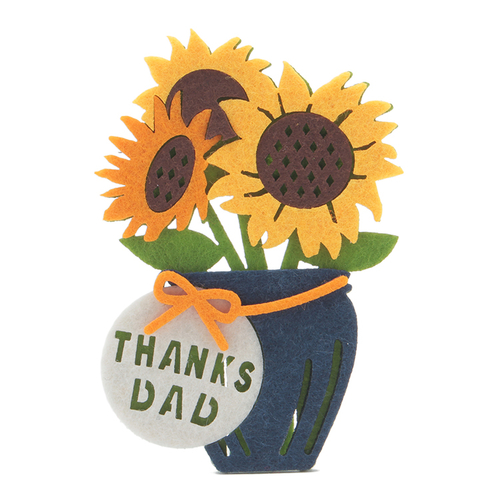 「フェルト 父の日」価格：190円／お父さんへの感謝のメッセージ「THANKS DAD」が入った置き型のフェルト飾りです。