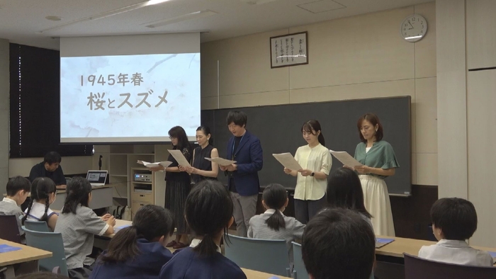 朗読会の様子（朗読：広島ホームテレビアナウンサー・まち物語制作委員会メンバー）