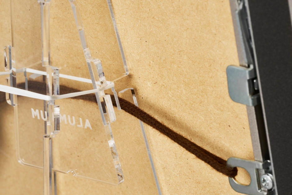 デスクトップイーゼル　額引っ掛け画像