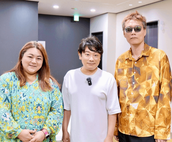 左からSIZUKU、寺西一浩、GOD