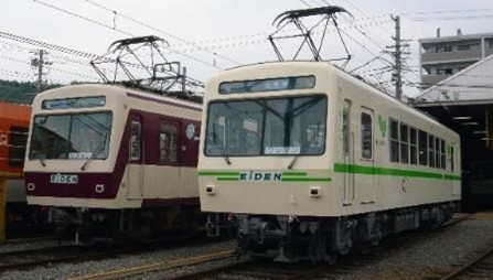 運用開始当時の塗装(左)とデザイン変更後の塗装(右)