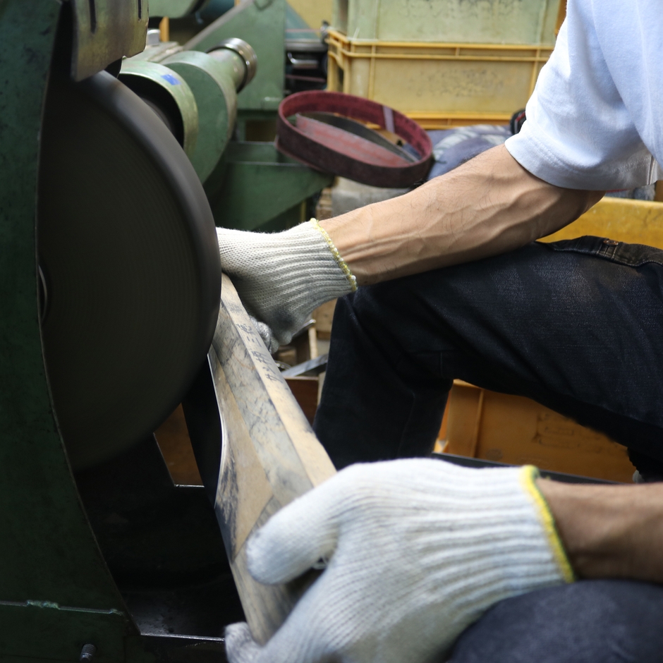 関の包丁職人業(ブレード艶出し)