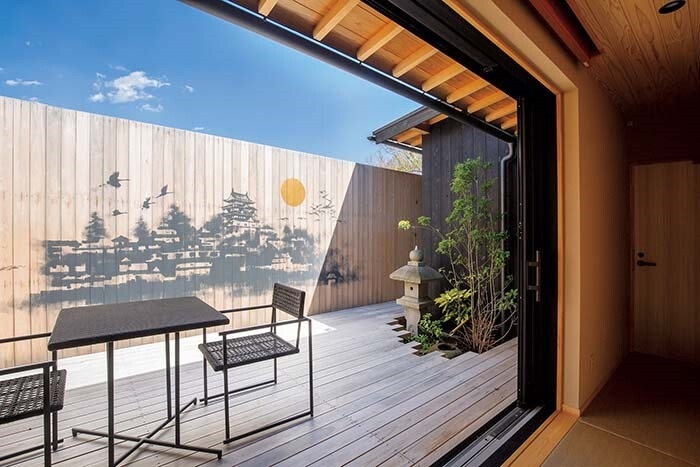 美都津山庵別邸中庭テラス