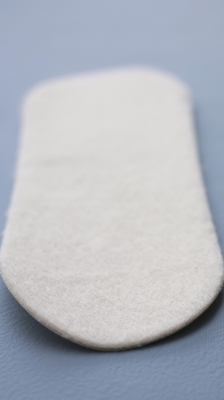 コットン100%生地を薄型シートに。