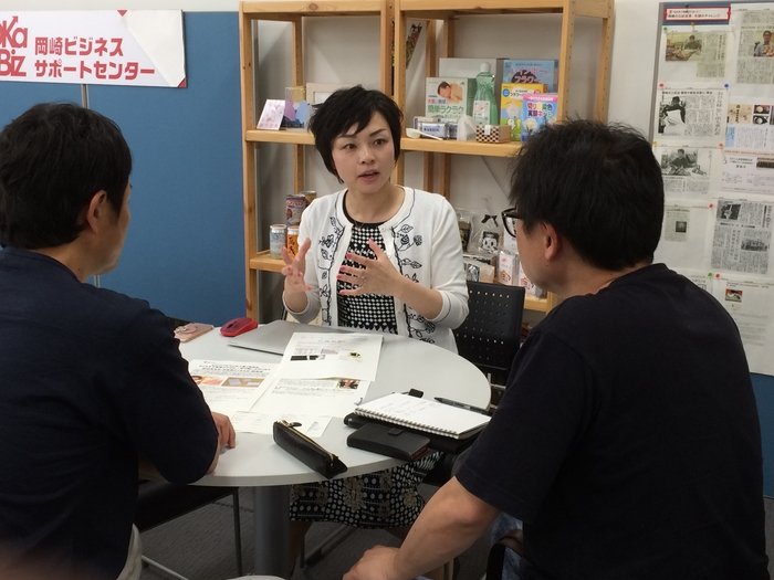 相談風景/女性相談員も多くいます