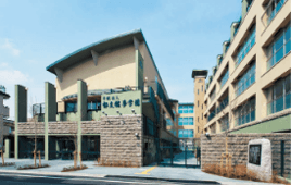 全日制の郁文館高校・郁文館グローバル高校の学生も学ぶキャンパス