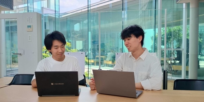 プロジェクトメンバーの打ち合わせの様子