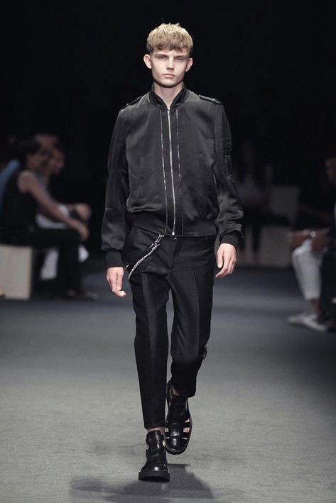 NEIL BARRETT(ニール・バレット)が、ミラノメンズコレクションで2012春 