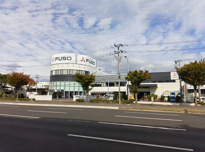 今回、土地・建物に関わる信託受益権を取得した「三菱ふそう/東北ふそう本部（外観）」