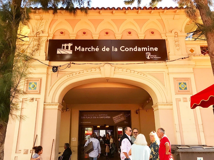 マルシェの屋内施設(ホール)