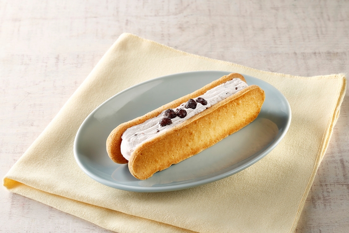 バキバキ食感のクッキーサンド(あずき＆蒜山ジャージー牛乳入りクリーム使用)