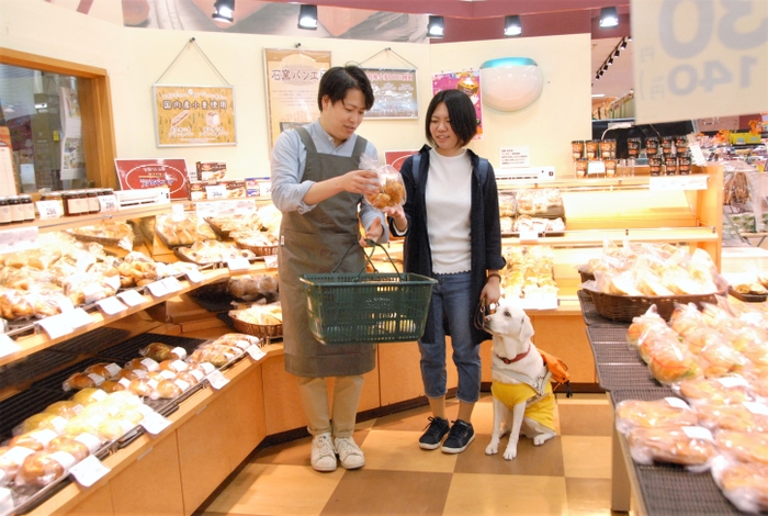 盲導犬ユーザーの買い物イメージ