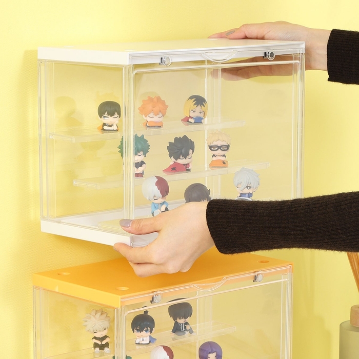 天板のくぼみと底面の突起がかみ合う設計で、積み重ねても安定感があります。※最大積重可能数:5台