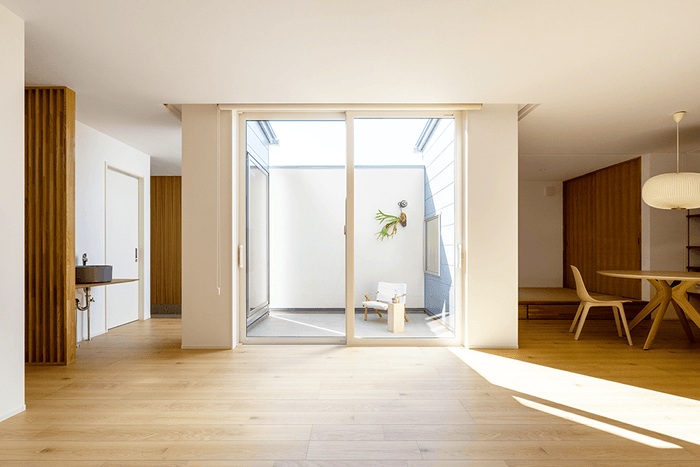 屋内と連続する“アウトドアリビング”